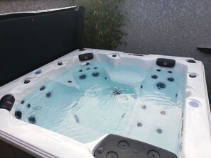 Baignoire à remous extérieure