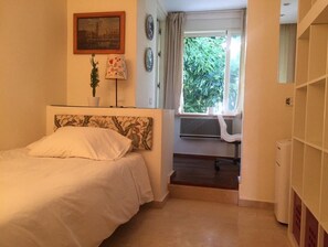 3 chambres, coffres-forts dans les chambres, bureau