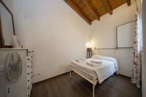 3 bedrooms, free WiFi, bed sheets