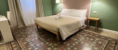 Suite Deluxe, baignoire à jets | 1 chambre, draps italiens Frette, literie de qualité supérieure