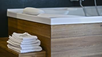 Svit Deluxe - bubbelbad | Badrum | Gratis toalettartiklar, hÄrtork, tofflor och bidé