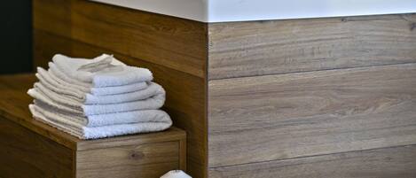 Deluxe Suite, Jetted Tub | Bathroom