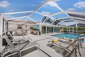 House, Multiple Beds (Cozy home with sunroom, pool and step) | Pool