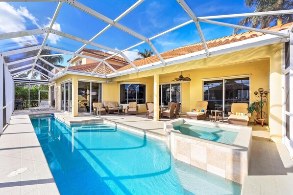 Ferienhaus, Mehrere Betten (Large waterfront home with all-day su) | Pool | Beheizter Pool