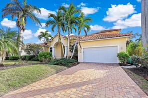 House, Multiple Beds (Large waterfront home with all-day su) | Exterior