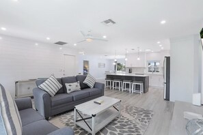 Living area - 768 Sea Court (Marco Island)