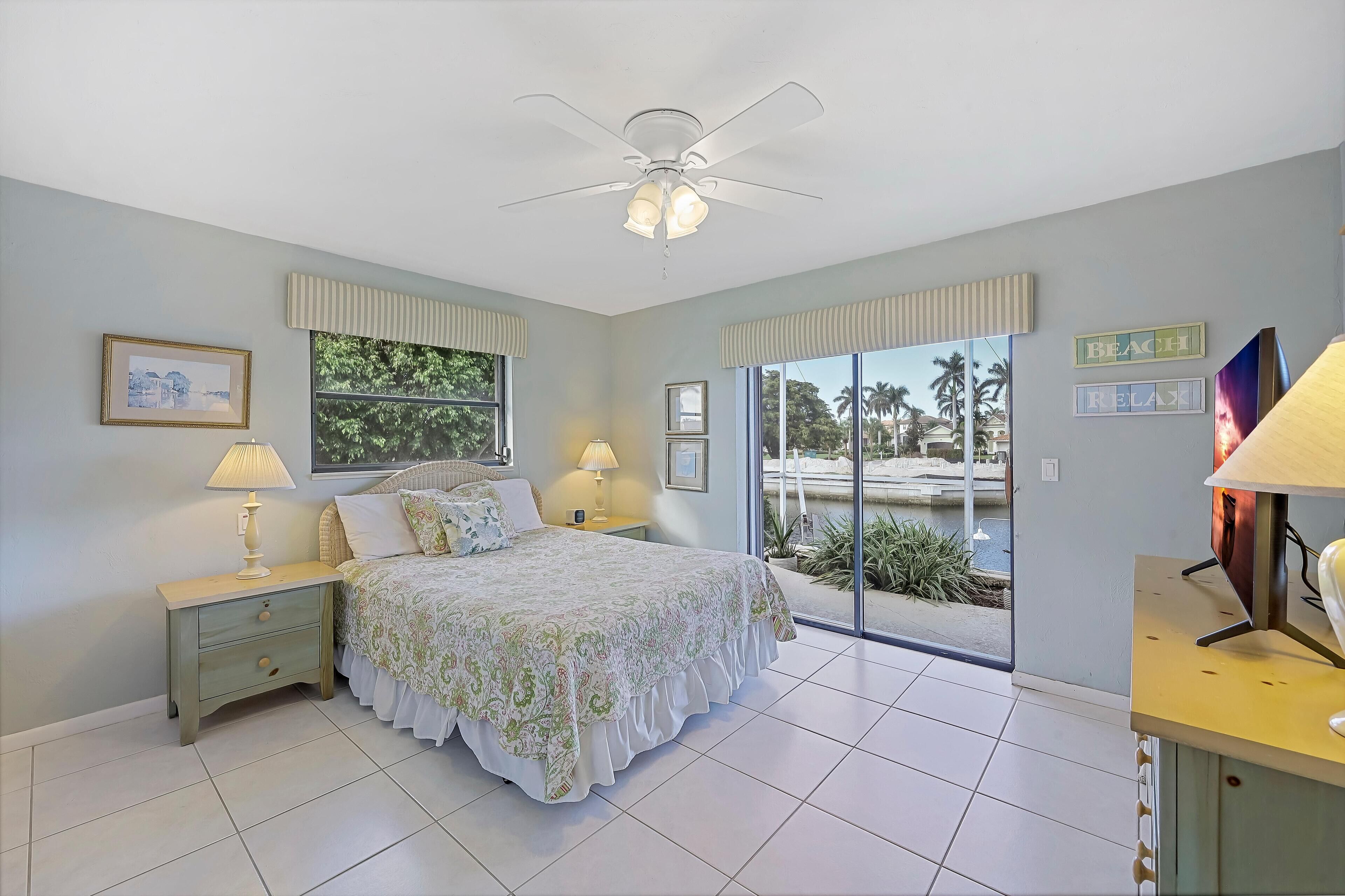House, Multiple Beds (Boater’s paradise with unmatched wate)