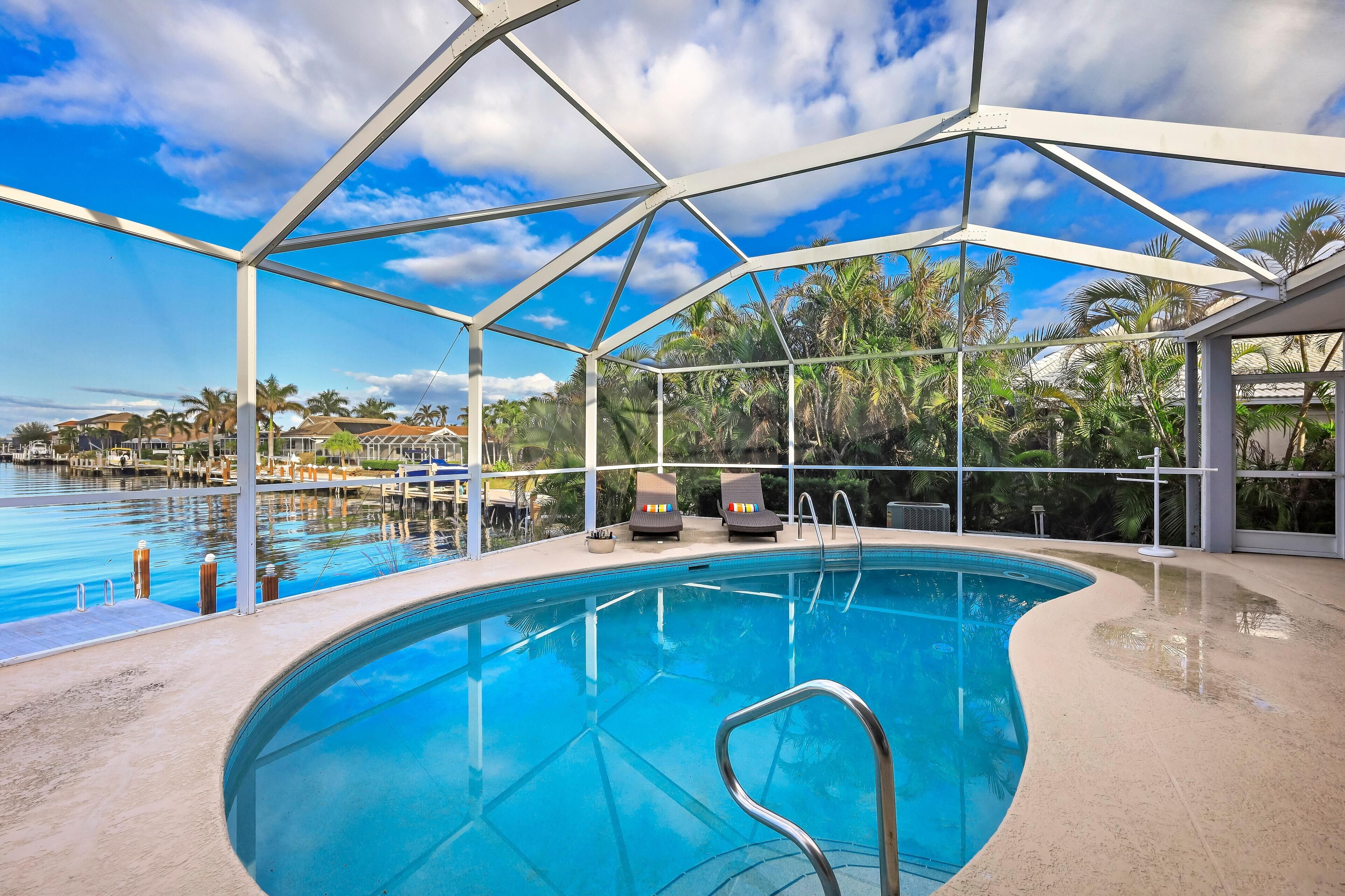 House, Multiple Beds (Boater’s paradise with unmatched wate) | Pool