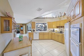 Casa, varias camas (Boater’s paradise with unmatched wate) | Cocina privada | Horno y tostadora