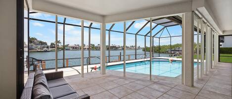 Ferienhaus, Mehrere Betten (Unique waterfront home with pool, spa) | Pool