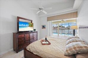 House, Multiple Beds (Unique waterfront home with pool, spa)