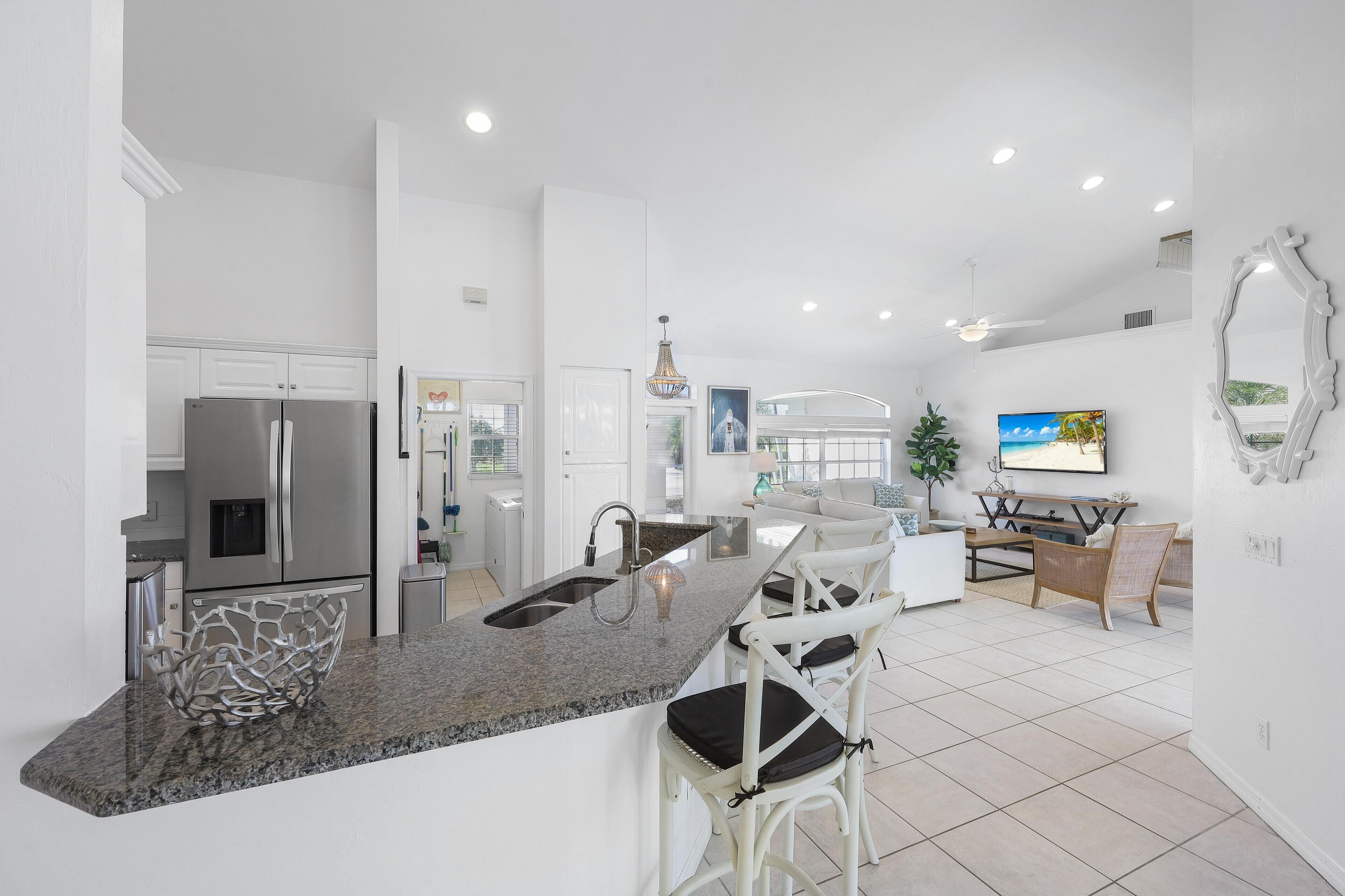 House, Multiple Beds (Luxuriously furnished waterfront home) | Interior