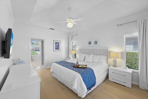 House, Multiple Beds (Luxuriously furnished waterfront home) | 3 bedrooms, bed sheets - Luxuriously Furnished Waterfront Home With Pool/spa (Marco Island)