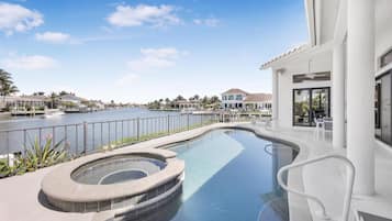 Casa, varias camas (Waterfront home on key lot with pool,) | Alberca | Alberca climatizada