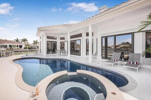 Pool - Waterfront Home on key lot With Pool, spa and Views (Marco Island)