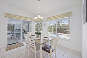 Maison, plusieurs lits (Inviting, quiet home in with pool and) | Restauration