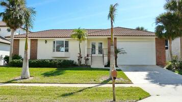 House, Multiple Beds (987 Aster Court) | Front of property