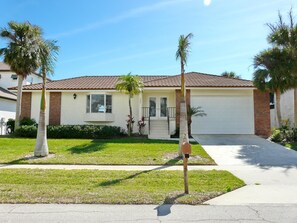 House, Multiple Beds (987 Aster Court) | Front of property