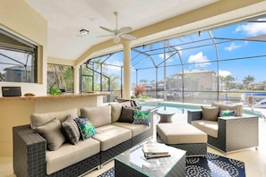 House, Multiple Beds (Elegantly decorated waterfront home w) | Living area