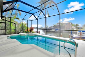 Ferienhaus, Mehrere Betten (Elegantly decorated waterfront home w) | Pool | Beheizter Pool