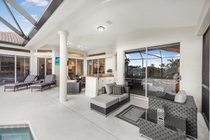 獨棟房屋, 多張床 (Elegantly decorated waterfront home w) | 露台/庭院