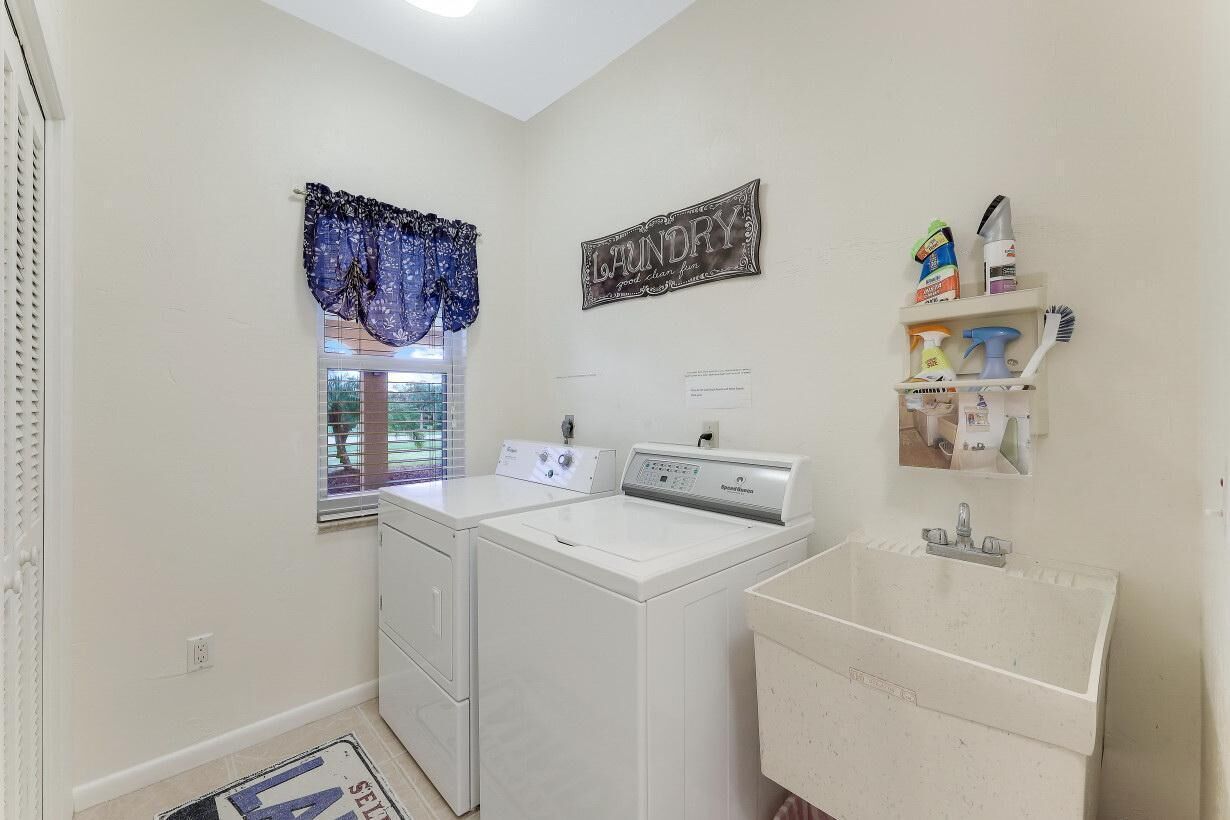 House, Multiple Beds (550 Inlet Drive) | Interior