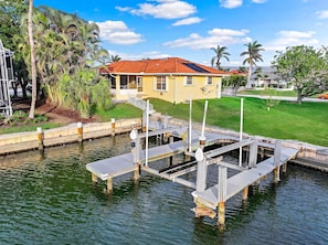 Hus - flera sängar (Pet-friendly waterfront with pool and) | Marina