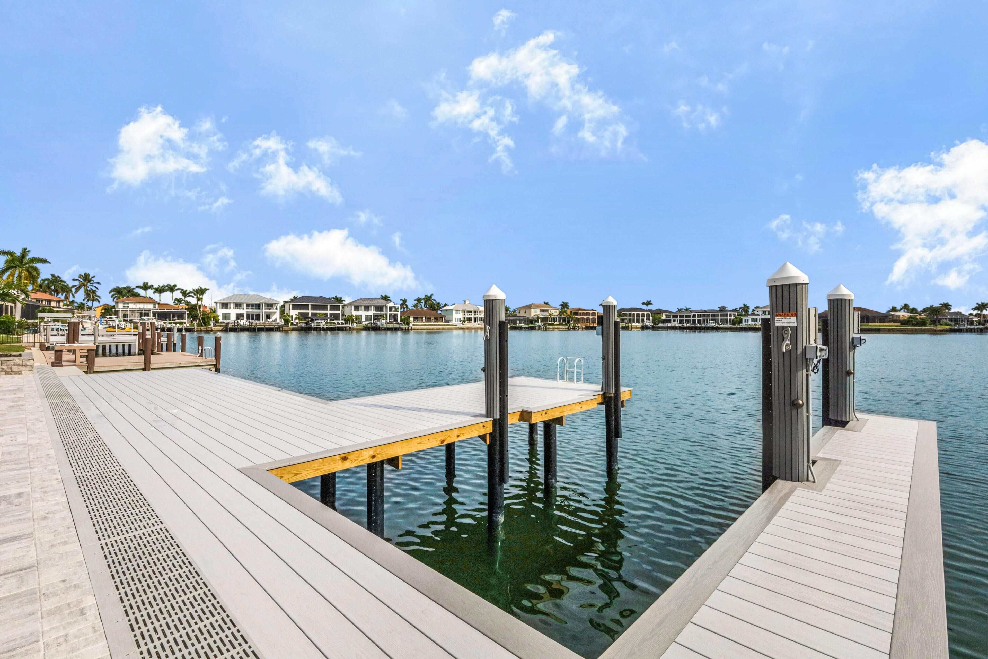 單棟房屋, 多張床 (Waterfront home with pool, spa and 2n) | 其他設施