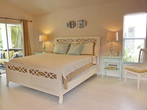 House, Multiple Beds (1292 Bayport Avenue)