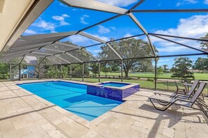 Nhà, nhiều giường (216 Shadowridge Court) | Hồ bơi | Hồ bơi nước nóng 