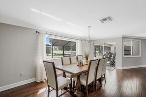 Nhà, nhiều giường (216 Shadowridge Court) | Khu ăn uống
