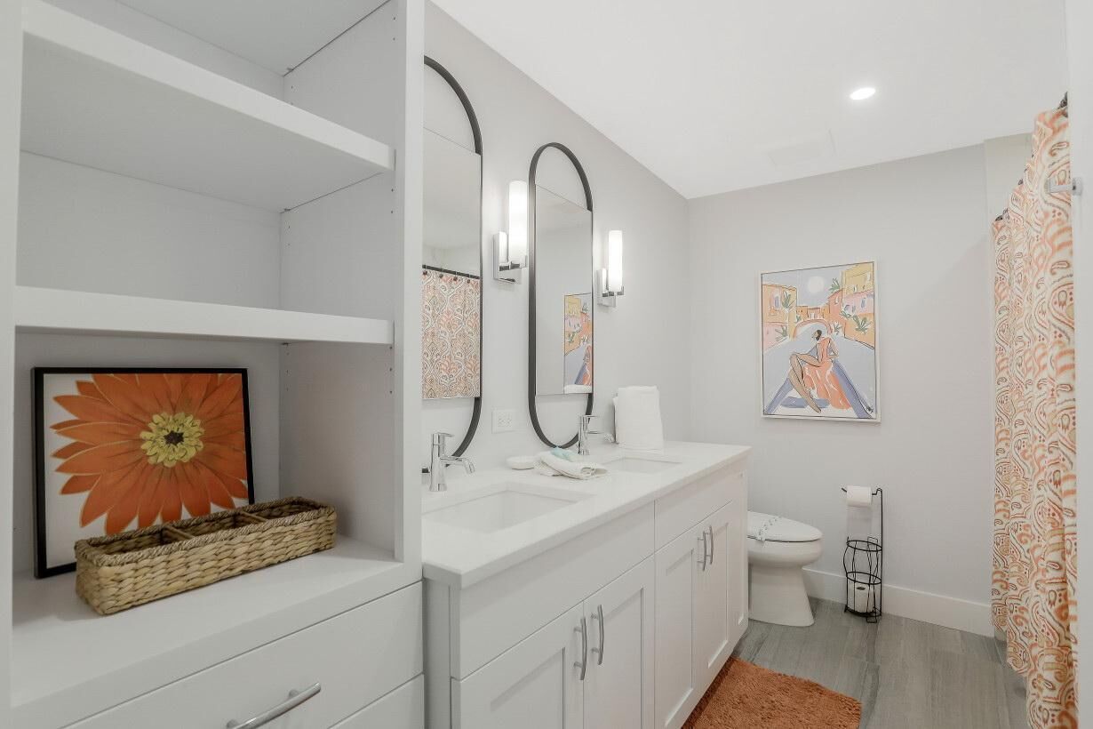 House, Multiple Beds (216 Shadowridge Court) | Bathroom