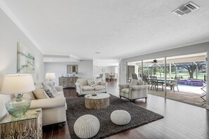 House, Multiple Beds (216 Shadowridge Court) | Living area | TV