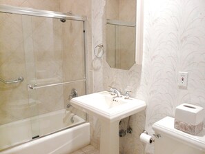 House, Multiple Beds (848 Buttonwood Court) | Bathroom - 848 Buttonwood Court (Marco Island)