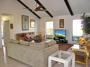 Living area - 1040 Dana Court (Marco Island)