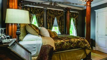 Deluxe Room (The King's Chambers) | Free WiFi