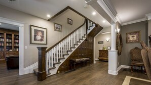 Interior - The Kings Inn (Quinte West)