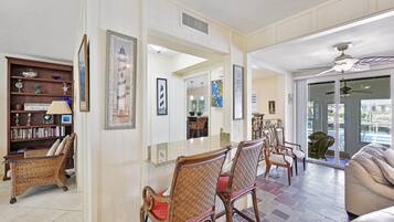 House, Multiple Beds (775 Willow Court) | Private kitchen