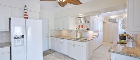 House, Multiple Beds (775 Willow Court) | Private kitchen | Fridge, microwave, oven, stovetop