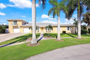 House, Multiple Beds (775 Willow Court) | Property grounds - 775 Willow Court (Marco Island)