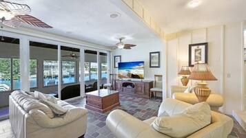 House, Multiple Beds (775 Willow Court) | Living area | Flat-screen TV, toys