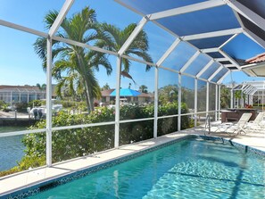 Maison, plusieurs lits (779 Amazon Court) | Piscine couverte | Piscine chauffée, chaises longues