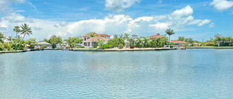 House, Multiple Beds (1684 Rainbow Court) | Property grounds