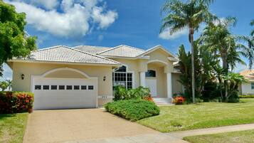 House, Multiple Beds (1684 Rainbow Court) | Property entrance