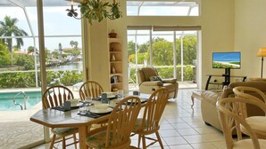 Ferienhaus, Mehrere Betten (Beautifully maintained waterfront hom) | Speisen