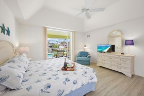 House, Multiple Beds (Beautifully maintained waterfront hom) | 3 bedrooms - Beautifully Maintained Waterfront Home With Pool (Marco Island)