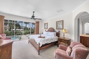 Hus, flere senger (Pet-friendly waterfront home near bea) | 4 soverom, strykejern/-brett og sengetøy