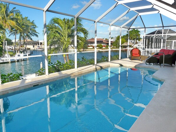 Maison, plusieurs lits (Pet-friendly waterfront home near bea) | Piscine