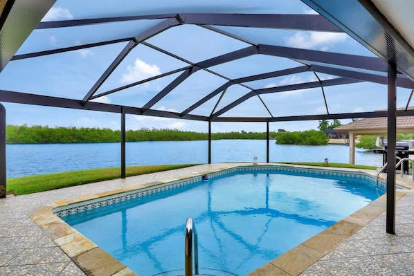 Casa, várias camas (Waterfront home on key lot with pool/) | Piscina | Piscina aquecida