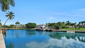 Unclassified image, 3 of 24, button - 805 Saturn Court (Marco Island)